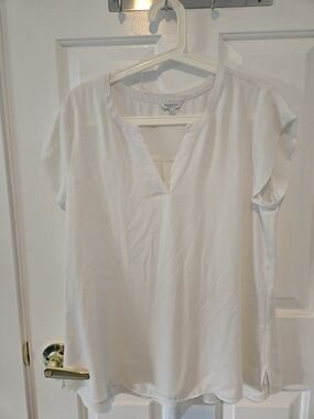 Reitmans Essentials White Split-Neck Short Sleeve Blouse